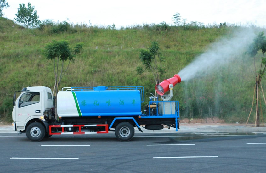 電動垃圾車（小型四輪電動垃圾清運(yùn)車）高炮功能演示